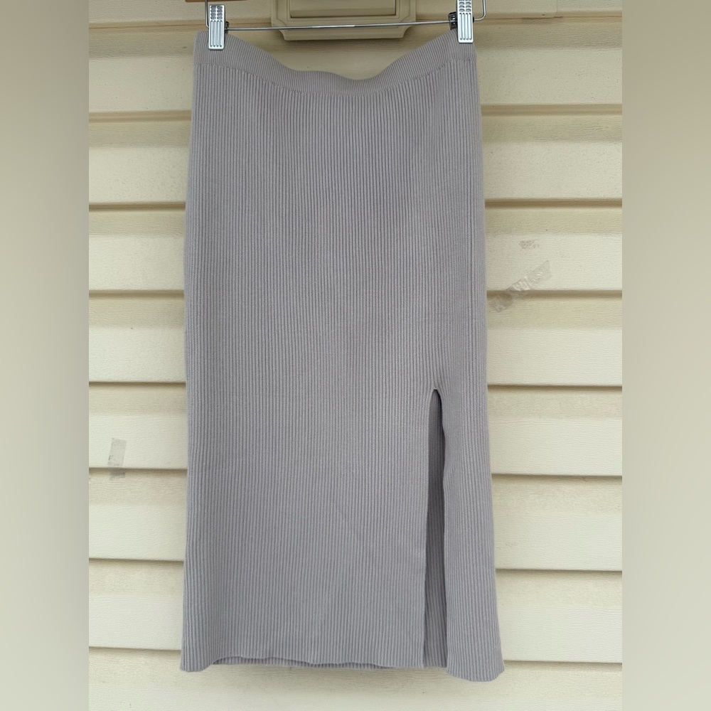 Abercrombie and Fitch Ribbed Knit Midi Skirt with Side Slit Size Small - Picture 3 of 8